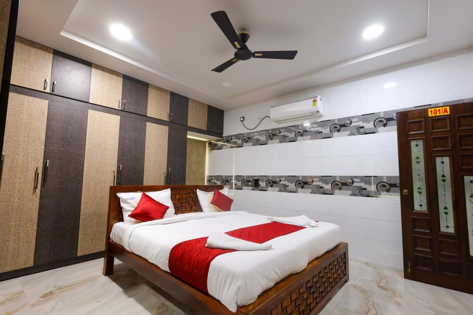 Photo of the whole room, Bedroom, wardrobe, air conditioner