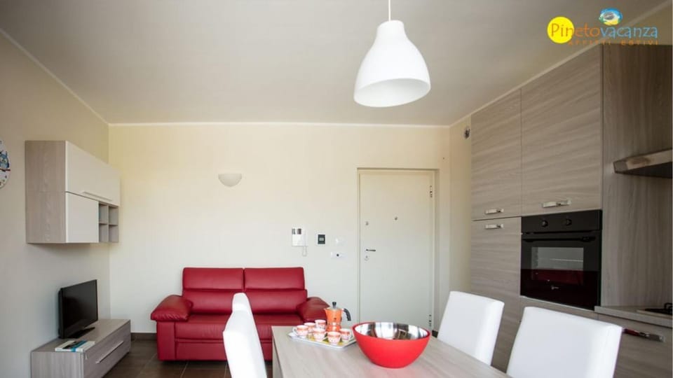 TV and multimedia, Kitchen or kitchenette, Living room, Seating area, stove