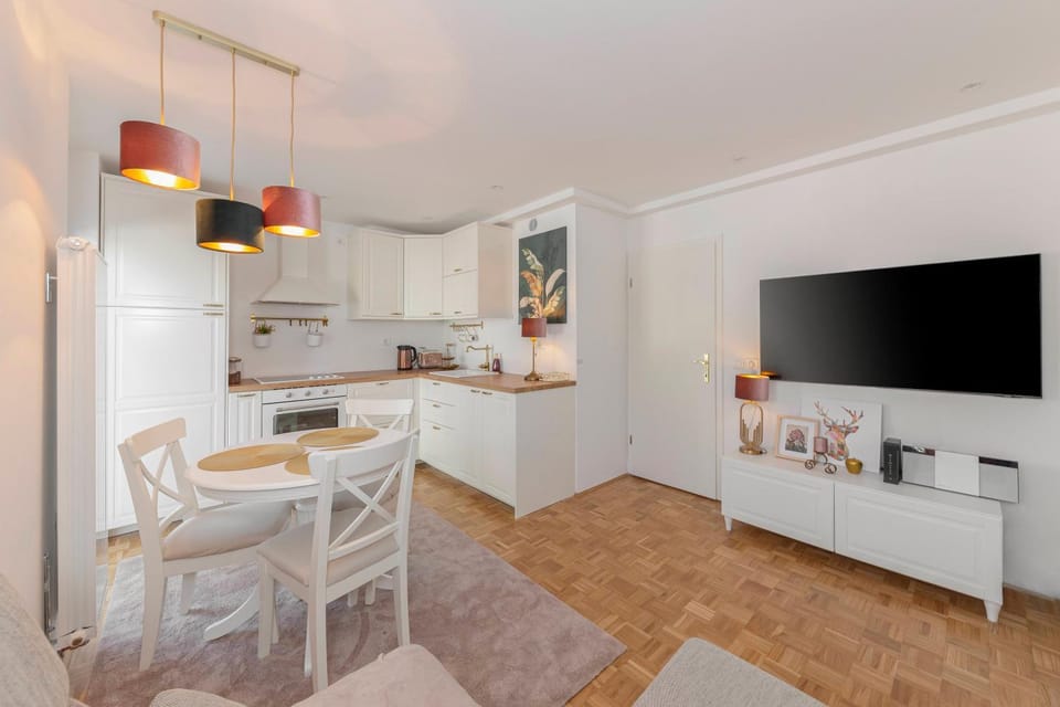 TV and multimedia, Kitchen or kitchenette, Dining area