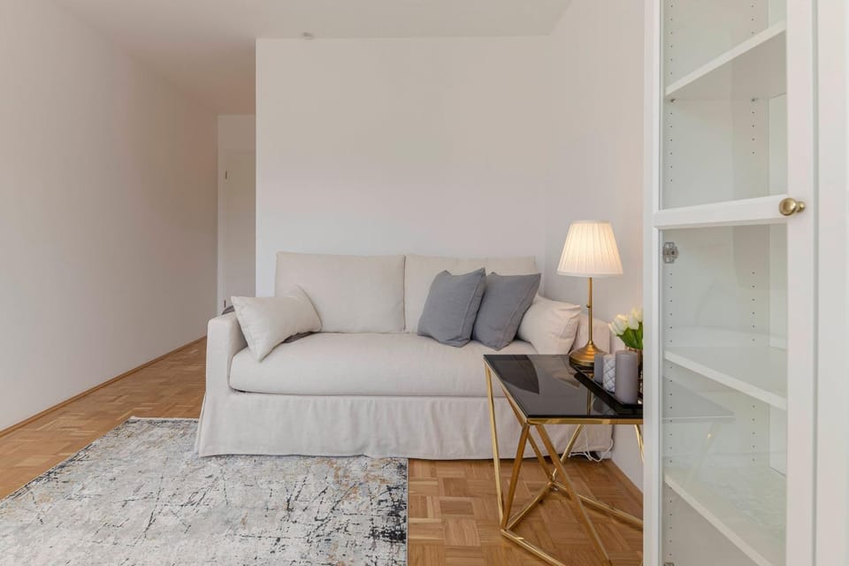 Living room, Photo of the whole room, Seating area