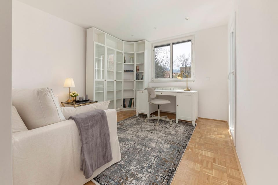 View (from property/room), Living room, Photo of the whole room, Seating area
