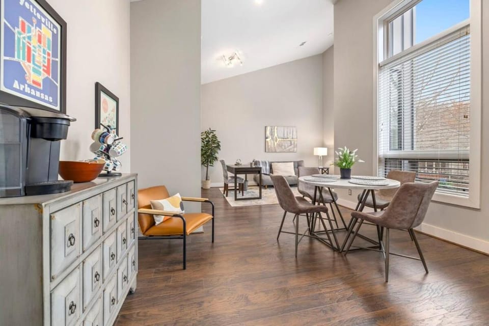 Frisco Suite 0 1Mi to MTB trail Walk to DT Fay Apartment in Fayetteville