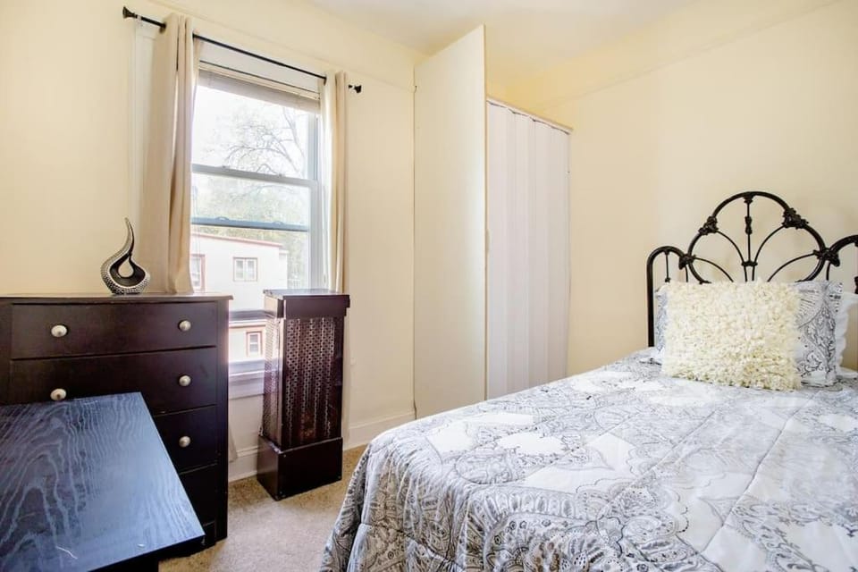 Hollywood Bed and Breakfast in East Orange