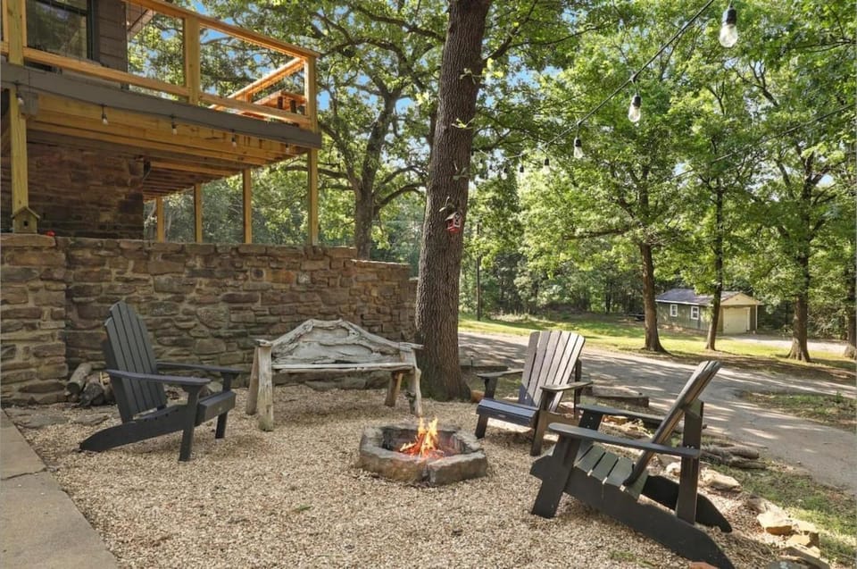 Woodland Downtown Outdoor oasis pool House in Fayetteville