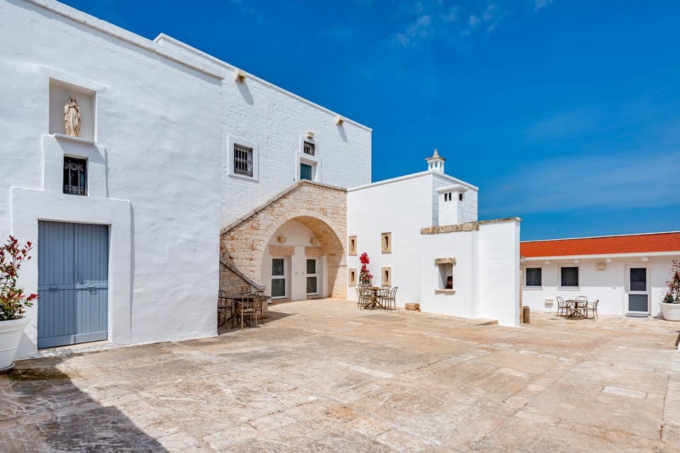 Property building, Patio, Facade/entrance, Day, Inner courtyard view