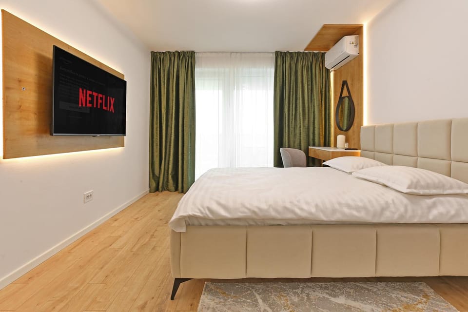 Bed, TV and multimedia, Bedroom, air conditioner