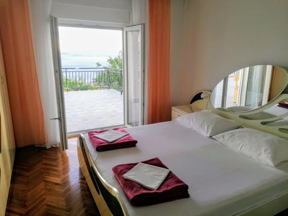 Apartman TRALJE Apartment in Lika-Senj County