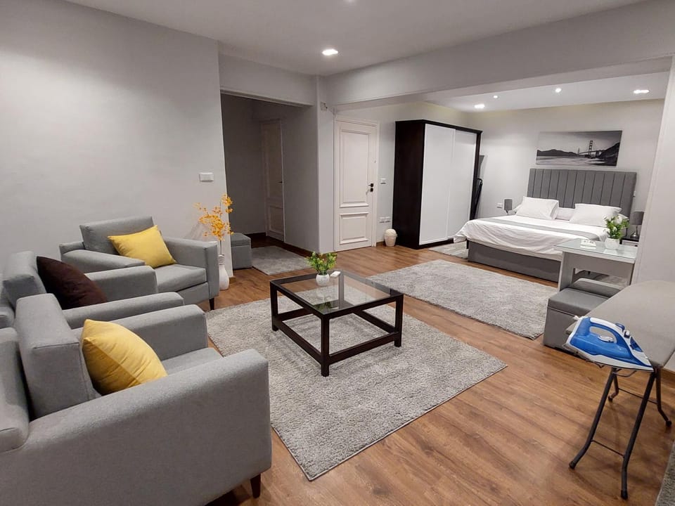 Seating area, Bedroom, flat iron