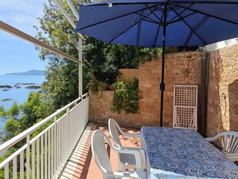 THE BLUE GEM Apartment in Tellaro