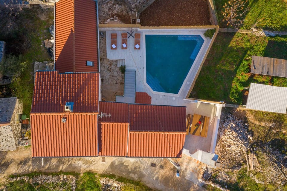 Property building, Bird's eye view, Swimming pool
