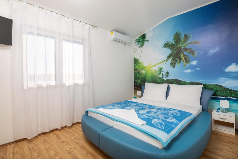 TV and multimedia, Bedroom, air conditioner