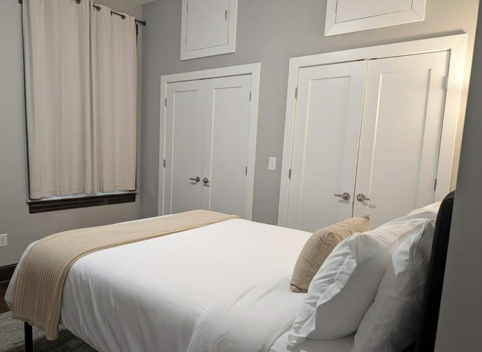 Modern Downtown Loft Walk to Convention Center Apartment in Richmond