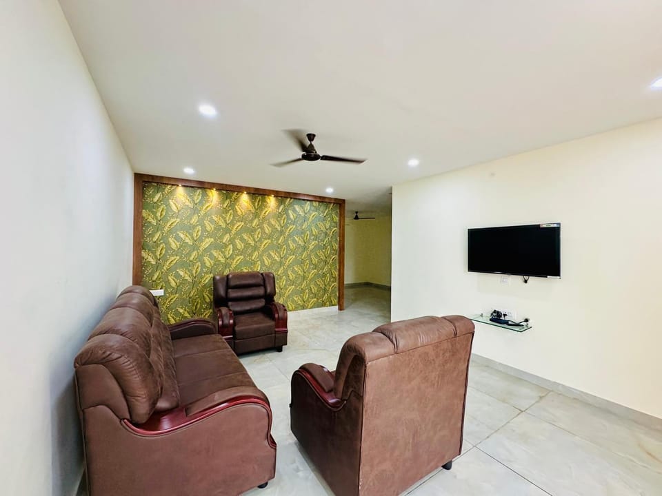 Communal lounge/ TV room, TV and multimedia, Living room, Seating area
