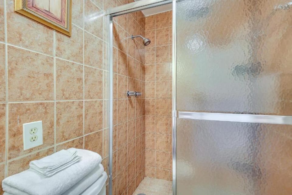 Shower, Bathroom, towels