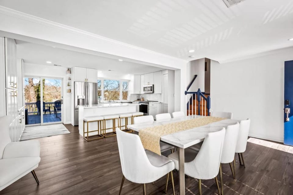 Waterfront 5 Bedroom Near BWI Annapolis Baltimore House in Anne Arundel County