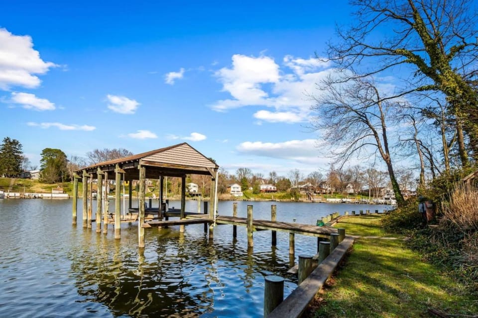 Waterfront 5 Bedroom Near BWI Annapolis Baltimore House in Anne Arundel County