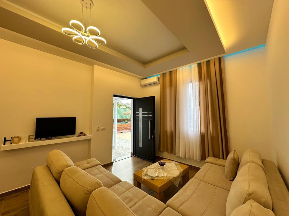 Communal lounge/ TV room, Living room, Seating area