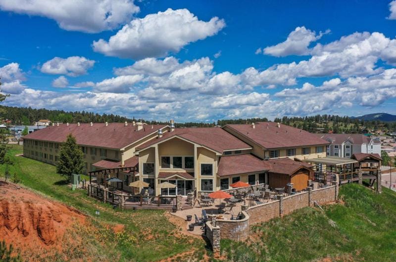 Woodland Country Lodge Hotel in Woodland Park