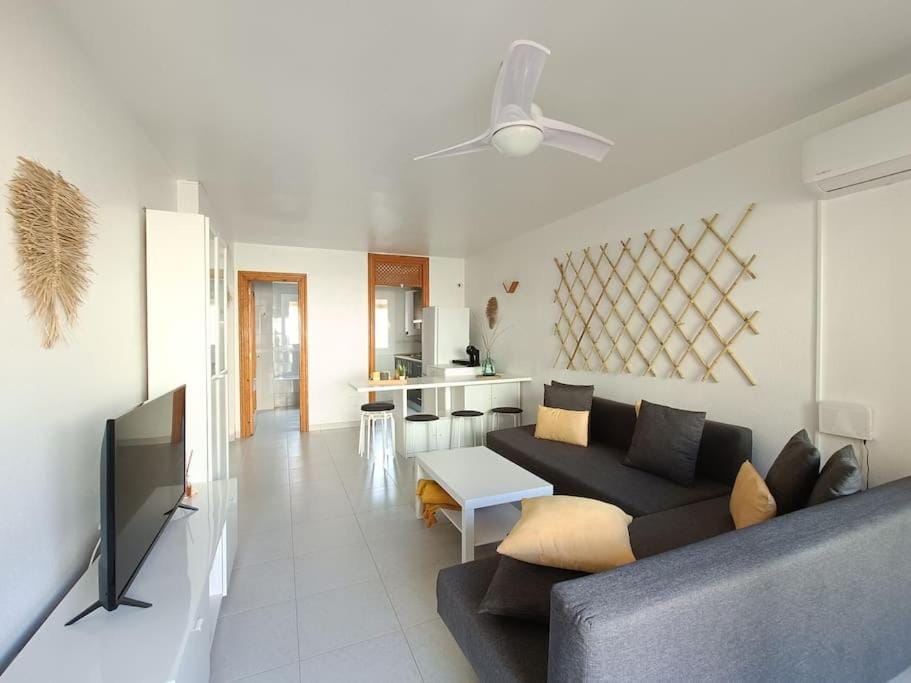 Apto Roquetas con terraza, a 1min de la playa, garaje y piscina Apartment in Roquetas de Mar