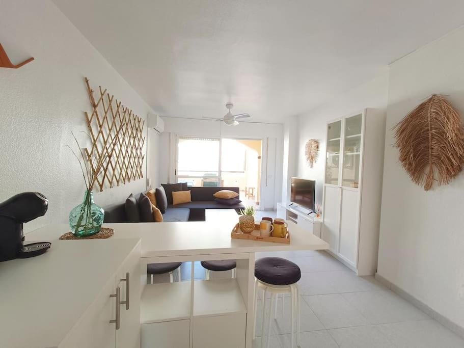 Apto Roquetas con terraza, a 1min de la playa, garaje y piscina Apartment in Roquetas de Mar