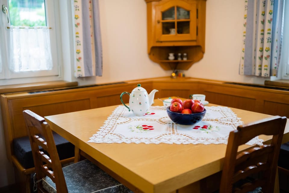 Dining area, Food