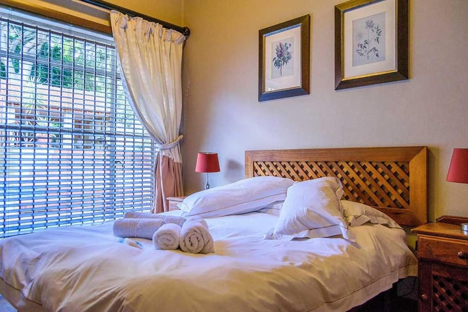Bed, towels