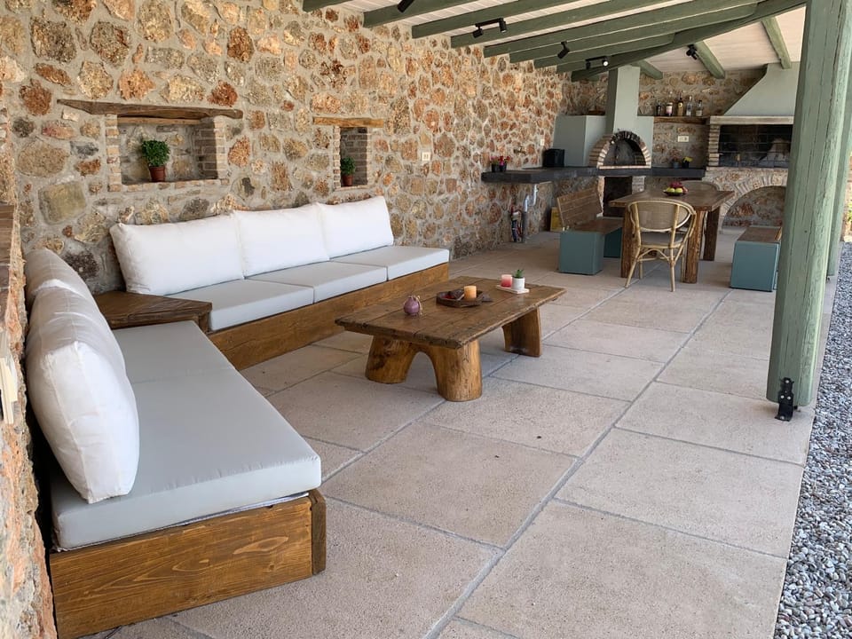 Patio, Living room