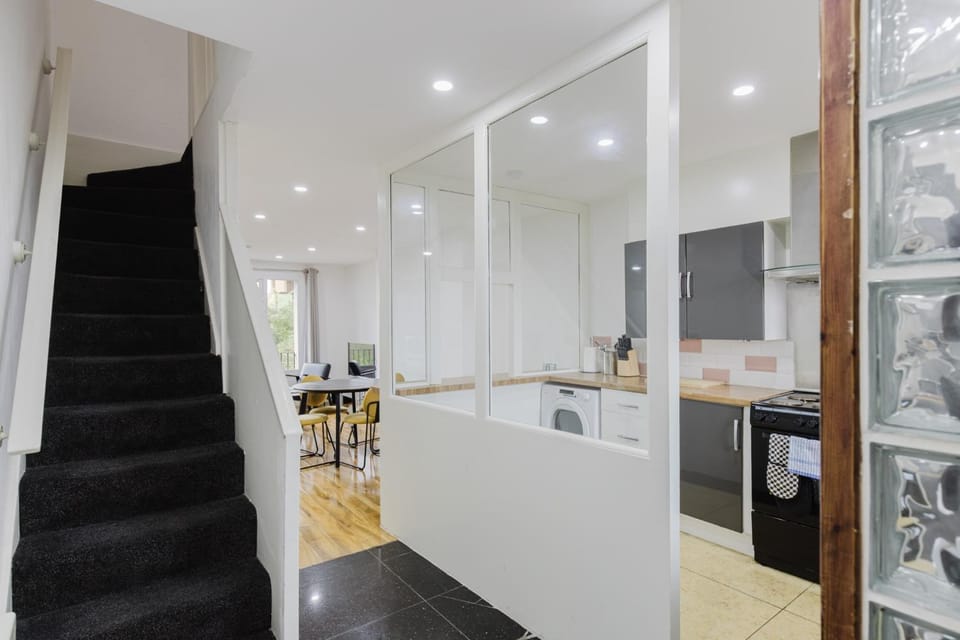 Bright 2BD Maisonette - Kennington! Apartment in London Borough of Southwark