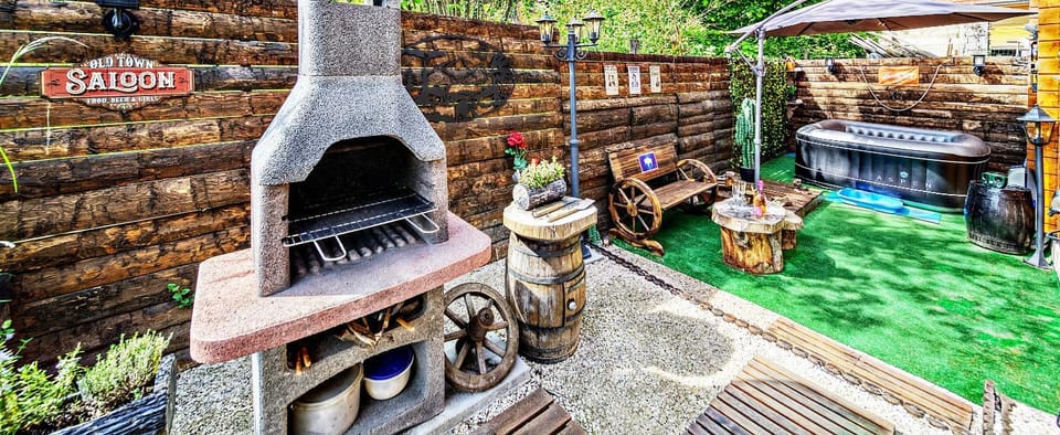 Property building, Patio, Natural landscape, BBQ facilities, Hot Tub, View (from property/room), Balcony/Terrace, Decorative detail, Decorative detail, Garden view, Lake view, Mountain view, Parking, concierge, furniture, heating, internet, stove, sunbed, toaster, air conditioner