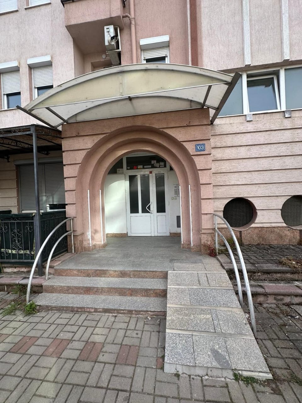 Property building, Facade/entrance, Day