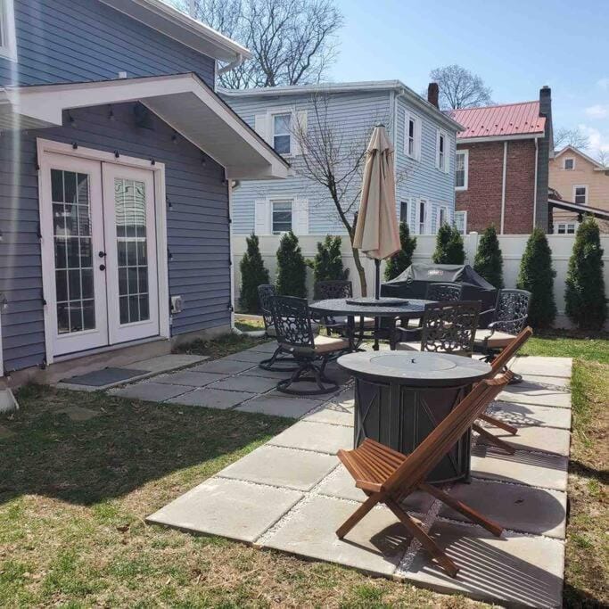 New 3b House in Saugerties Village 4 mins to HITs House in Saugerties