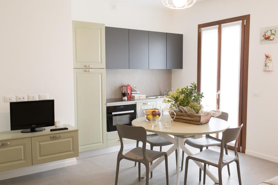 TV and multimedia, Living room, Seating area, Dining area, oven, pet friendly, stove