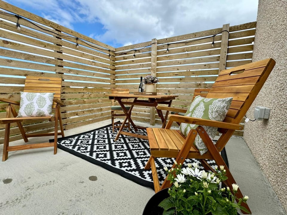 Patio, Balcony/Terrace, Seating area