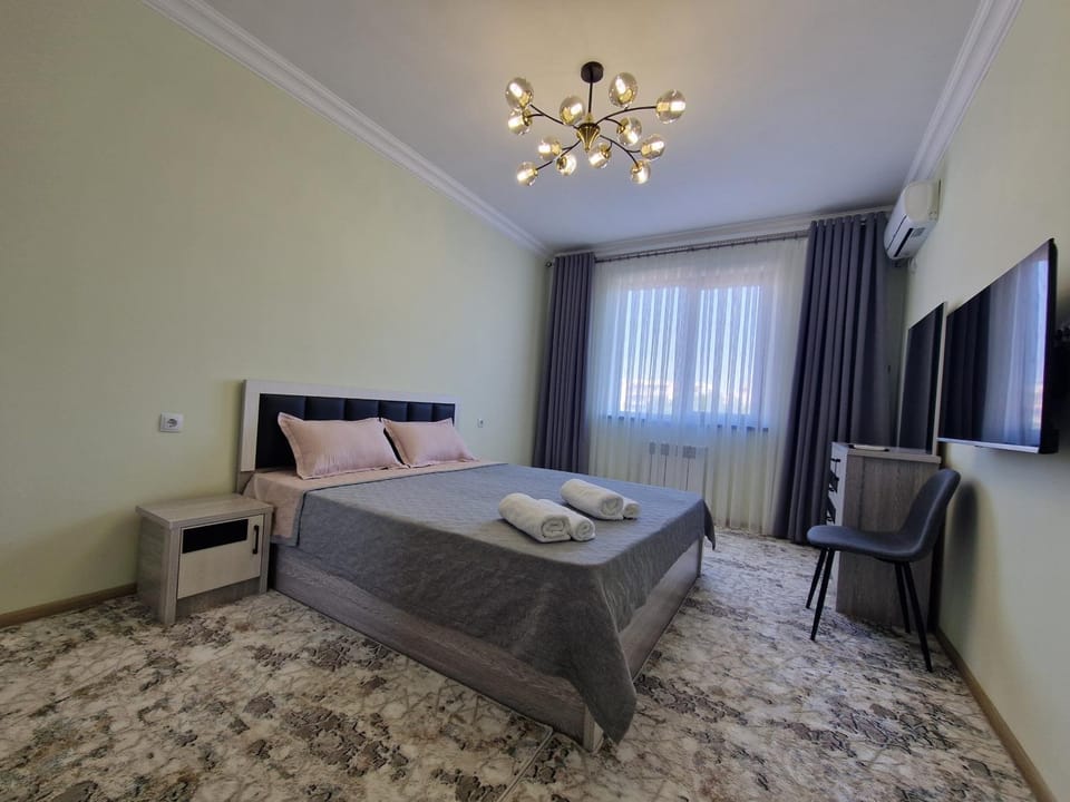 Bed, TV and multimedia, Photo of the whole room, Bedroom, towels, air conditioner