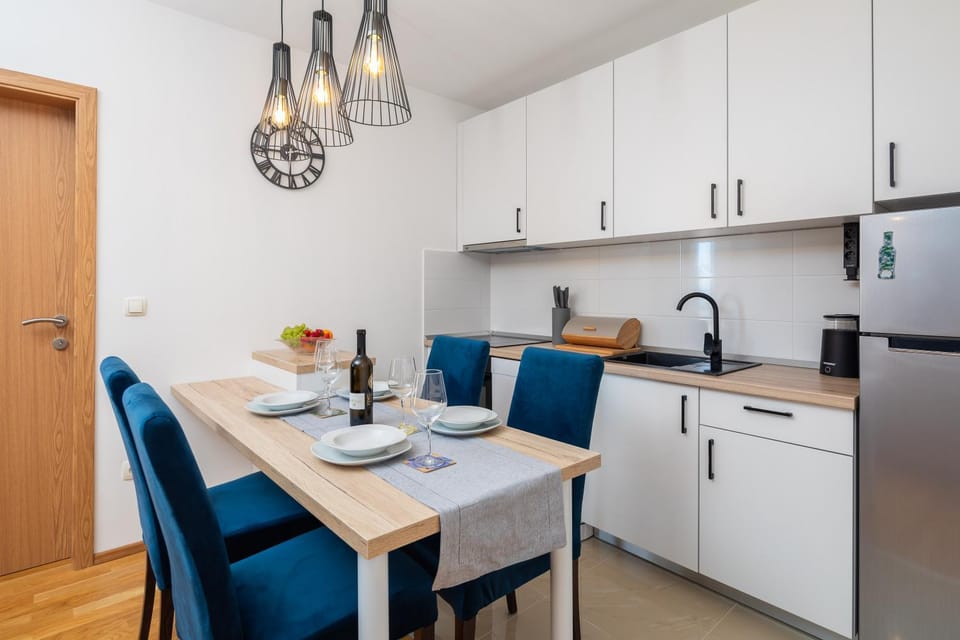 Apartment Noa with sea view and private parking Apartment in Makarska