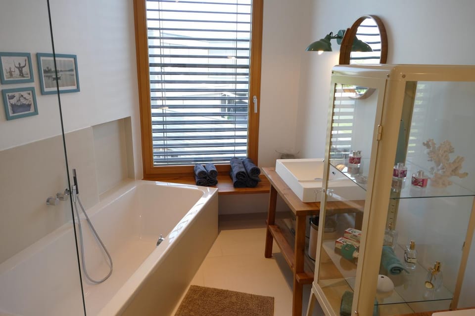 Bathroom, Bath