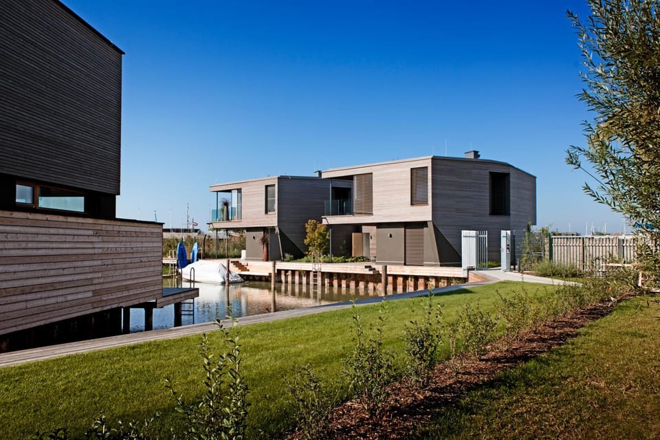 Property building, Lake view