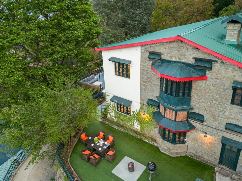Property building, Spring, Day, Natural landscape, Garden, Evening entertainment, Garden view, Parking