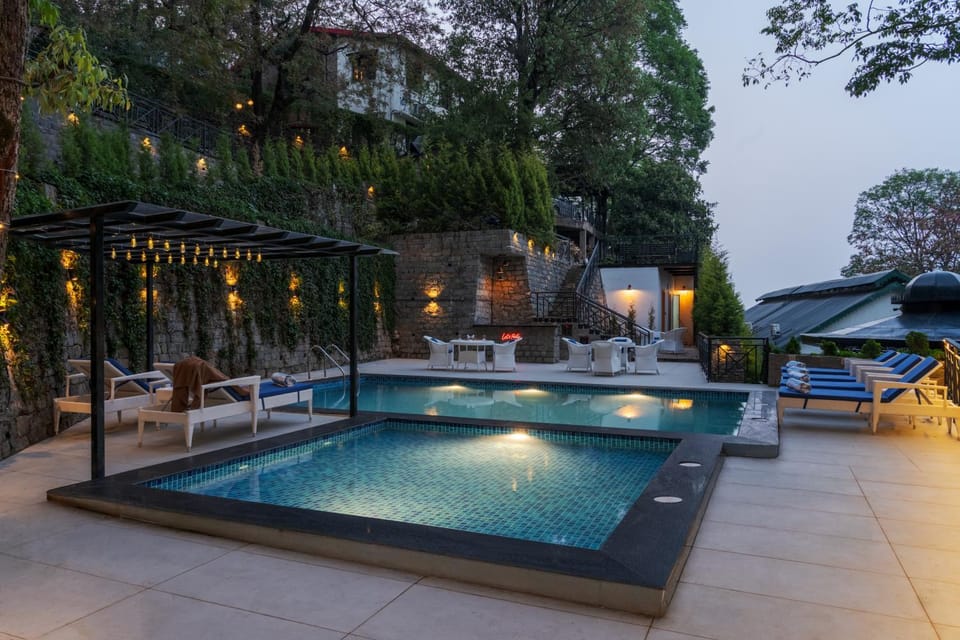 Seating area, Swimming pool, sunbed