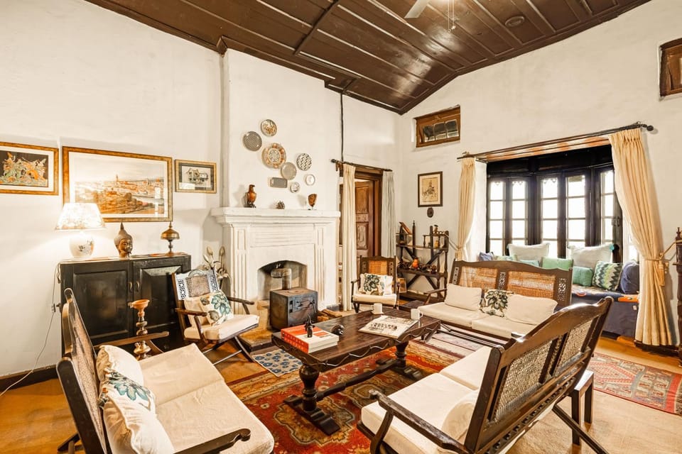 Property building, Living room, Decorative detail, Seating area, fireplace