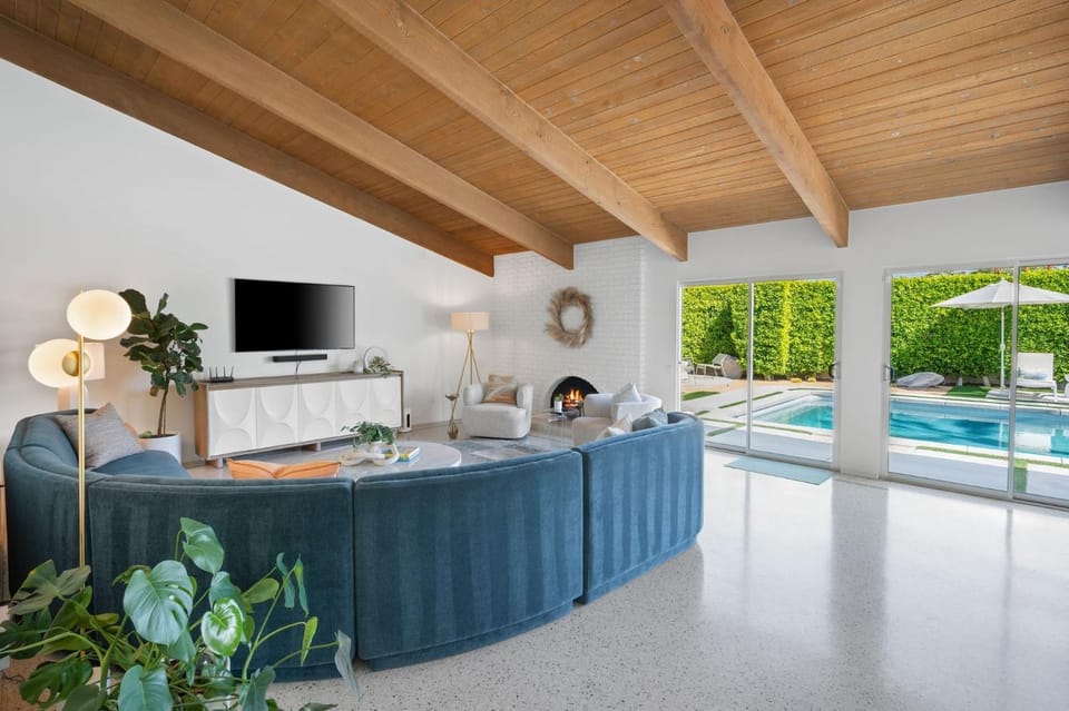 Ledo Lounge House in Palm Springs