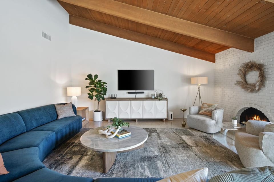 Ledo Lounge House in Palm Springs
