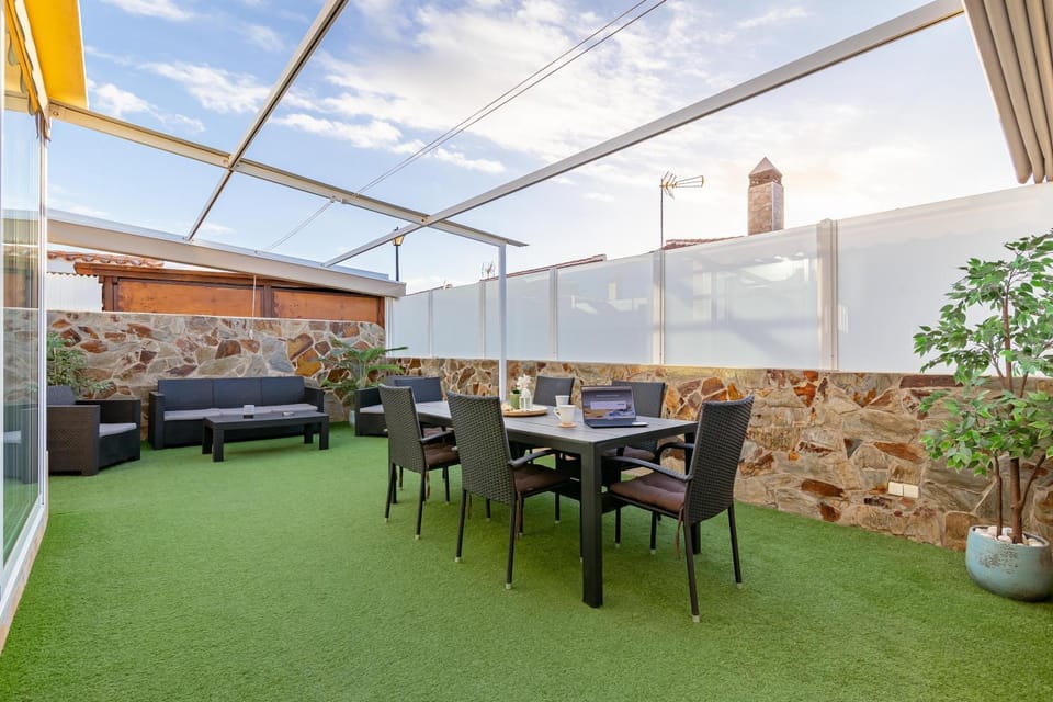 Patio, Day, Living room, Seating area