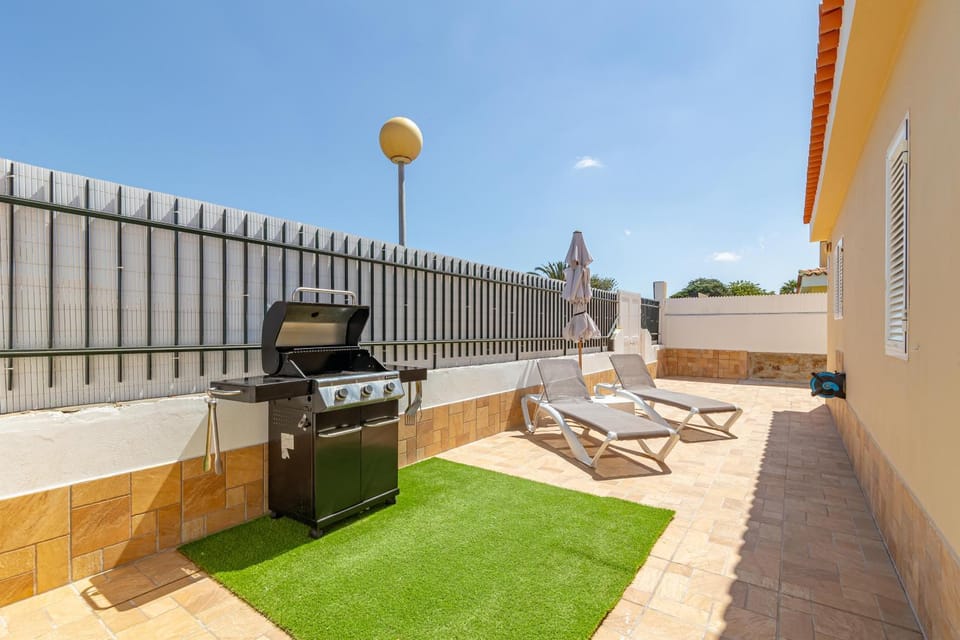 Day, BBQ facilities, Balcony/Terrace, sunbed