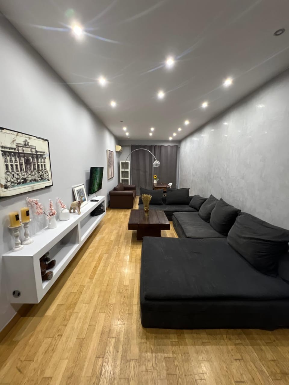 TV and multimedia, Living room, Seating area, Evening entertainment