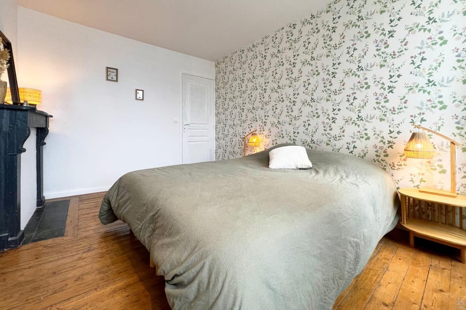 Bed, Photo of the whole room, Bedroom
