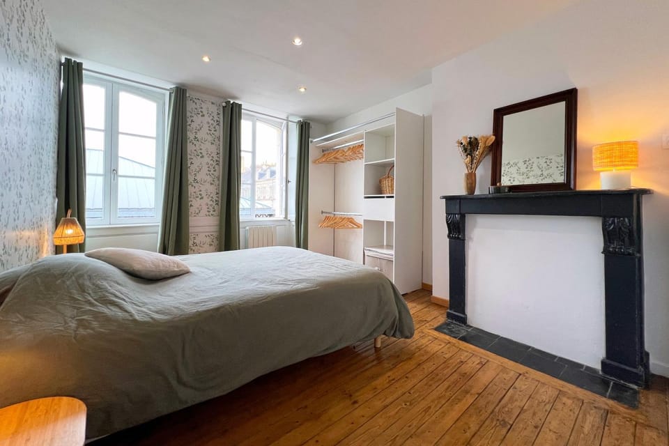 Bed, Photo of the whole room, Bedroom