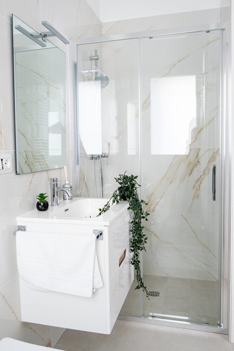 Shower, Bathroom, towels