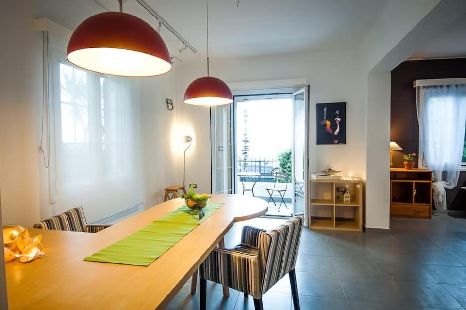 Seating area, Dining area