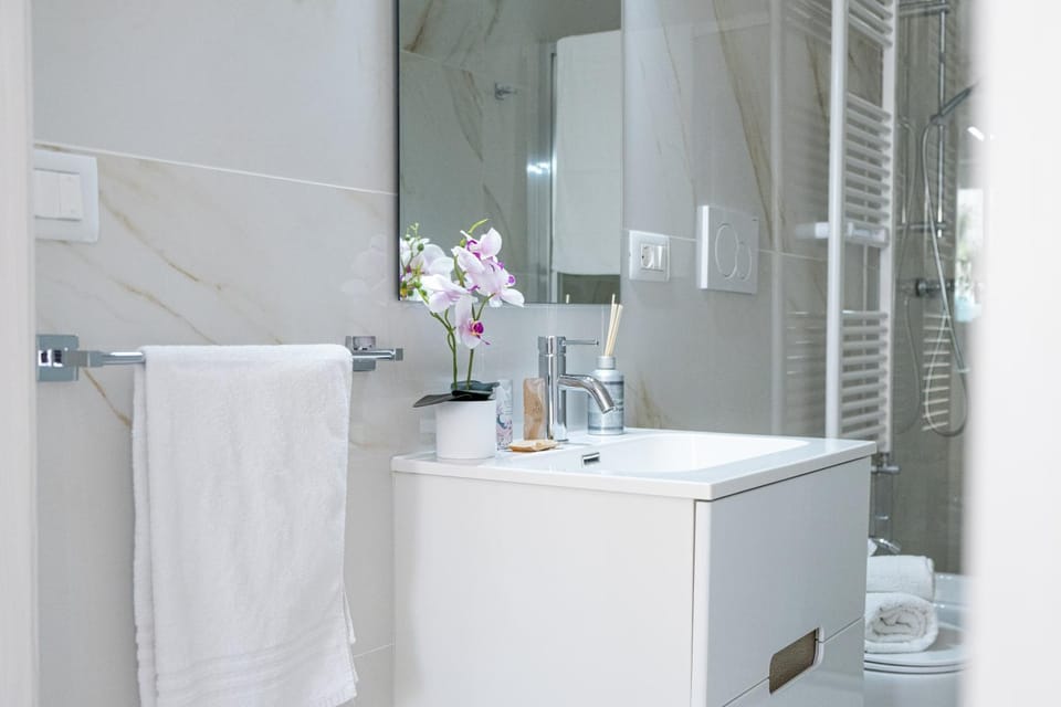 Shower, Bathroom, towels